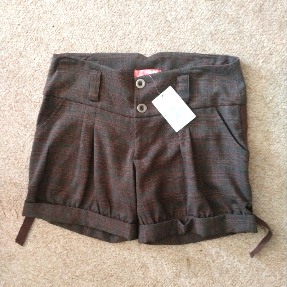 NWT Lux shorts Urban outfitters size 5
